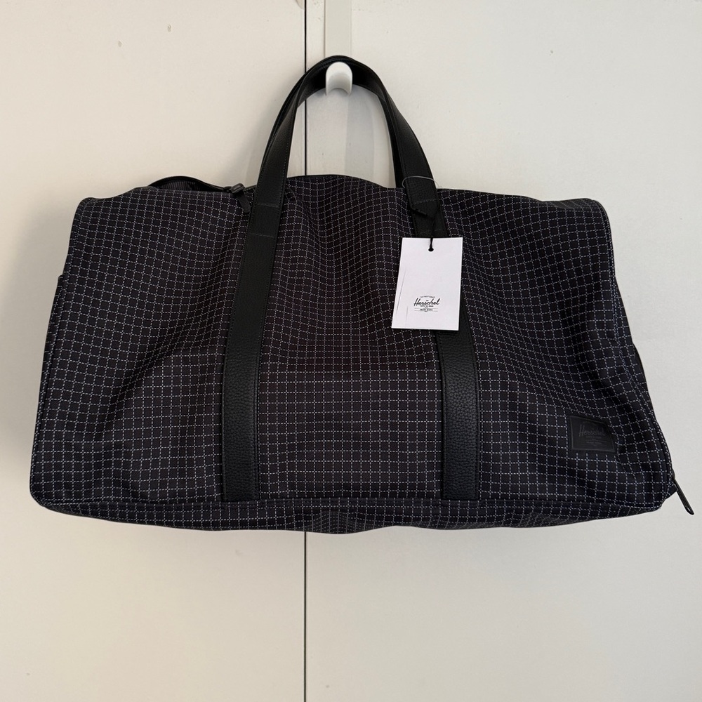 Herschel Novel™ Duffle - 43L 
Stylish Black Checkered Men's Bag
